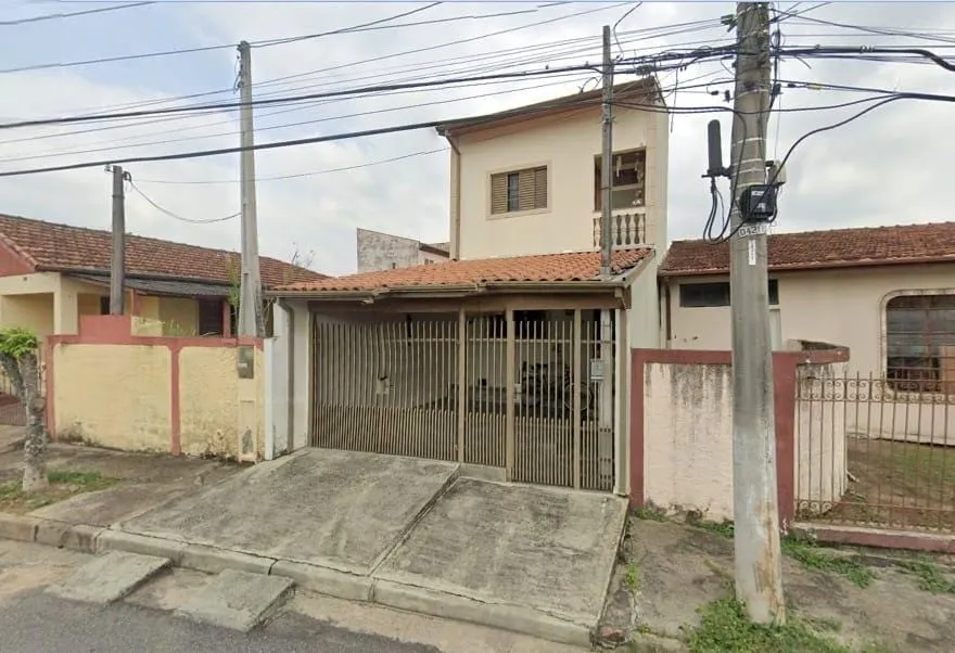 Imagem Sobrado à Venda no Bairro Maria Áurea, em Pindamonhangaba, Próximo ao Centro e à Avenida Principal