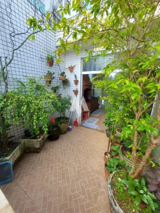 Imagem Casa triplex com piscina á venda em Santos