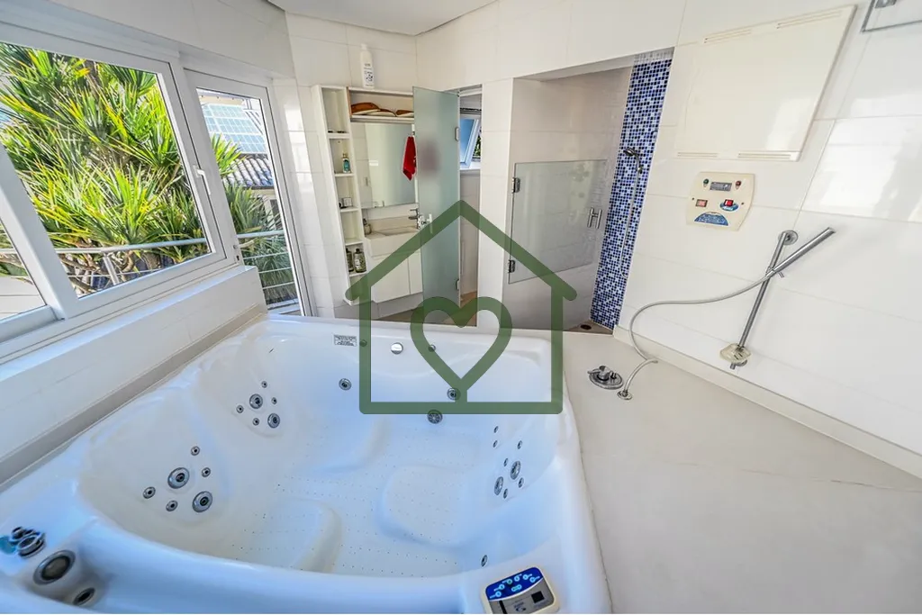 Imagem Residência de Alto Padrão no Menino Deus! 
 
Uma casa única, com elevador, energia solar, circuit...