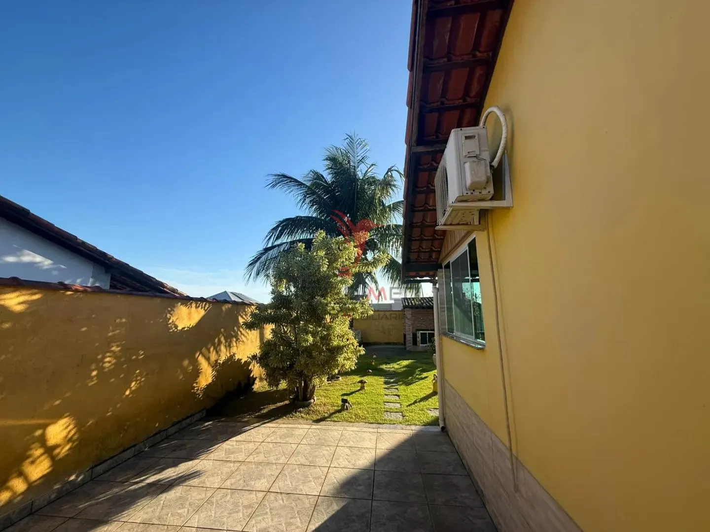 Imagem CASA À VENDA COM PISCINA - R$ 400.000