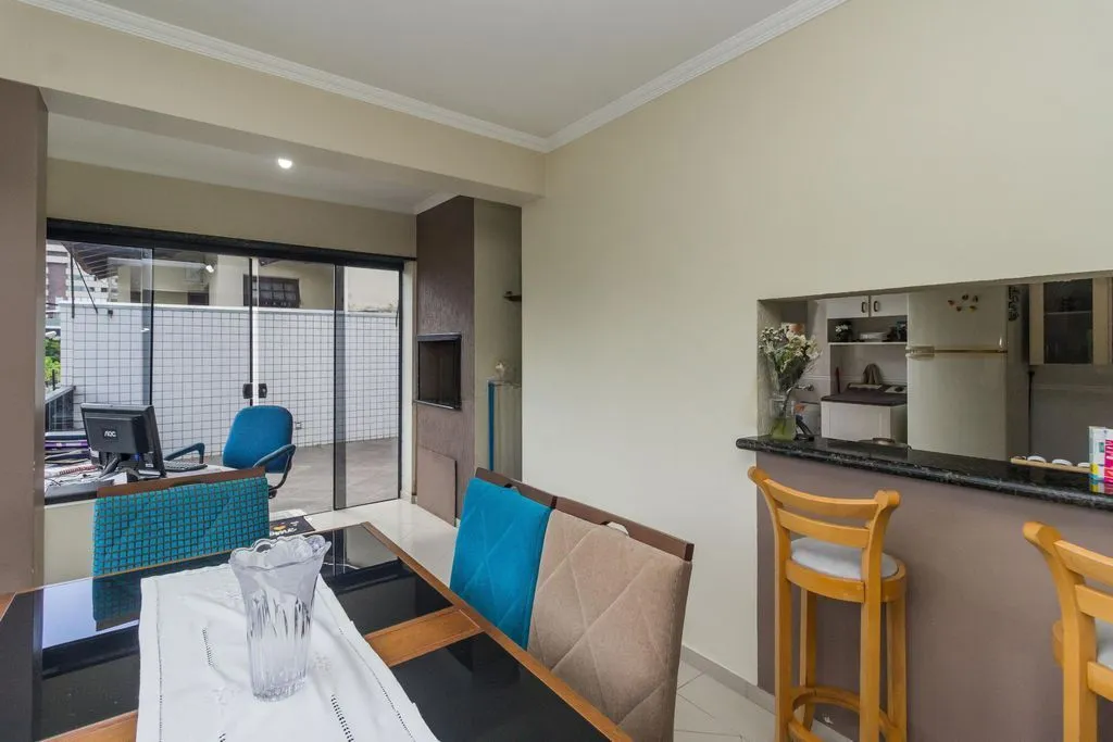Imagem Apartamento de 3 dormitórios no bairro Jardim Itu Sabará - Porto Alegre