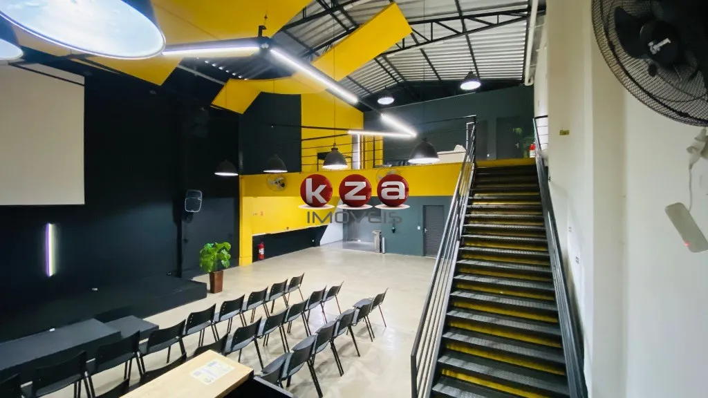 Imagem Barracão Comercial para Locação em Valinhos-SP, Parque dos Cocais: 2 Salas, 3 Banheiros, 2 Vagas e 300m². Venha conferir!