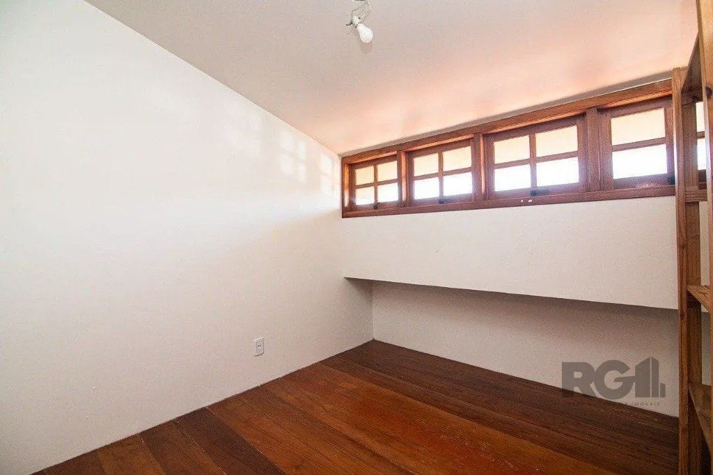 Imagem Casa para Venda - 443m², 3 dormitórios, 4 vagas - Alto Petrópolis