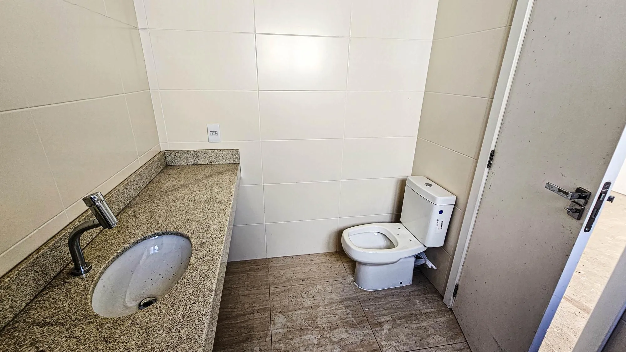 Imagem Casa 3 andares de 250,88m², com elevador novo