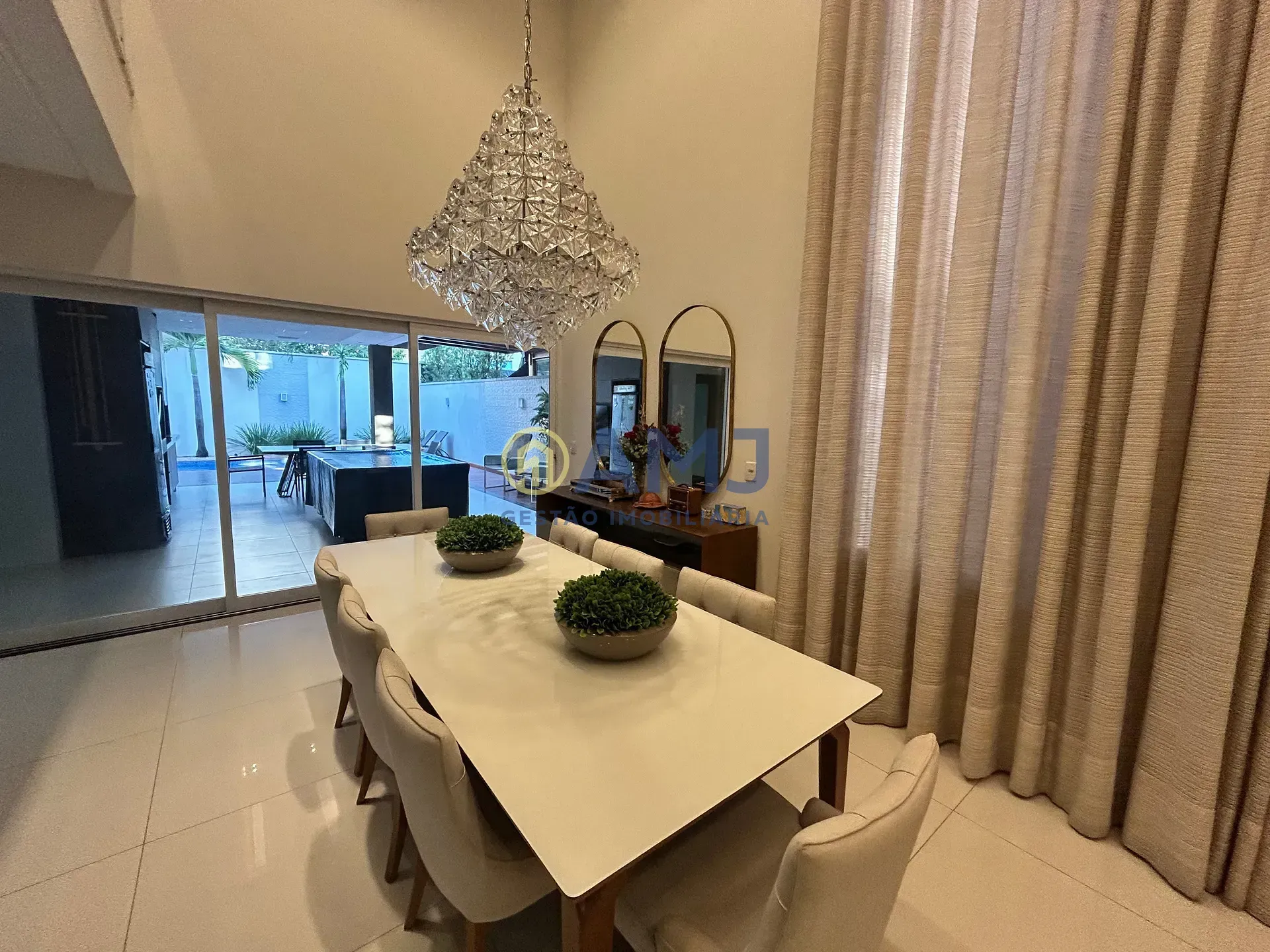 Imagem Sobrado mobiliado e decorado à venda, Jardins Lisboa, Goiânia, GO