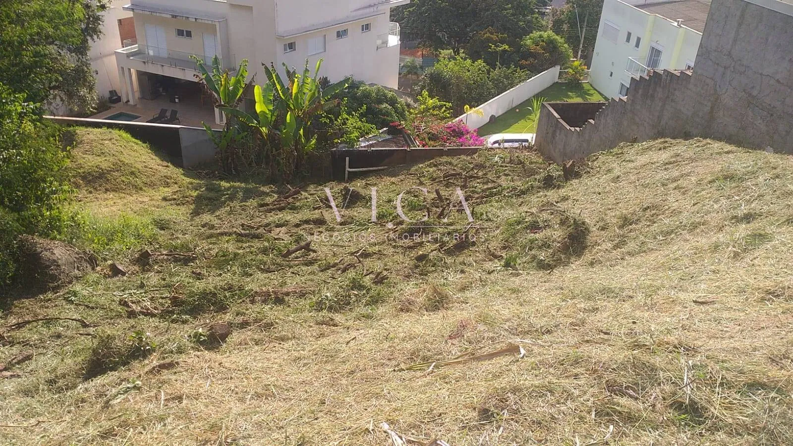 Imagem Terreno a venda com 611m² por R$ 450.000,00 - em Santana de Parnaíba/SP