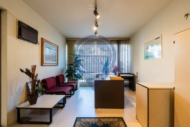 Imagem Casa Comercial à Venda na Vila Olímpia: 2 Salas, 3 Banheiros e 2 Vagas de Garagem - São Paulo, SP