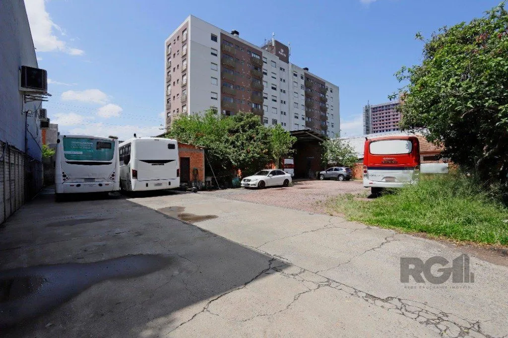 Imagem Vendo com exclusividade, 50m da PUC, terreno com 960 m2, 30,00m x 32,00m