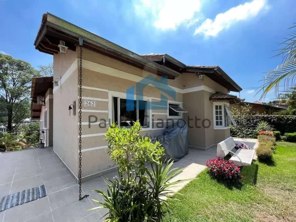 Imagem Casa à venda, linda, confortável e lazer na Granja Viana!