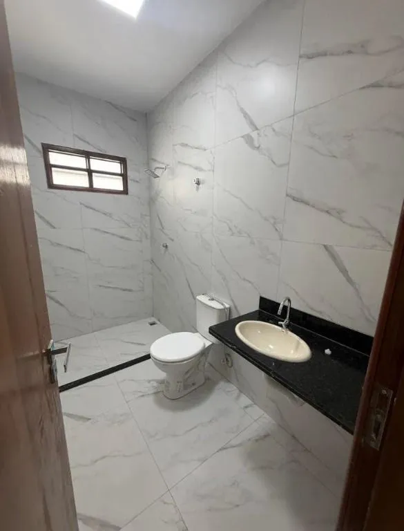 Imagem Casa com 270m² nos Bancários, 3 quartos, piscina e 2 vagas. Localização estratégica no Jardim Cidade Universitária.