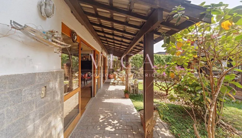 Imagem Casa com 3 dormitórios a venda, 250m² por R$ 2.499.000,00 - Alphaville/SP