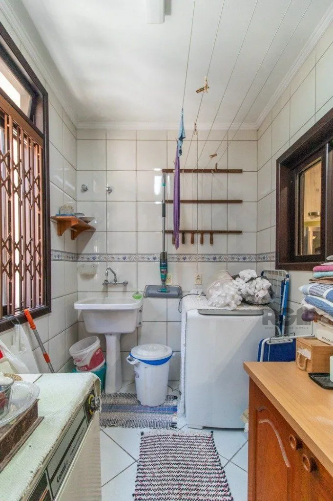 Imagem Linda casa de 04 dormitórios com vista livre no Bairro Teresópolis