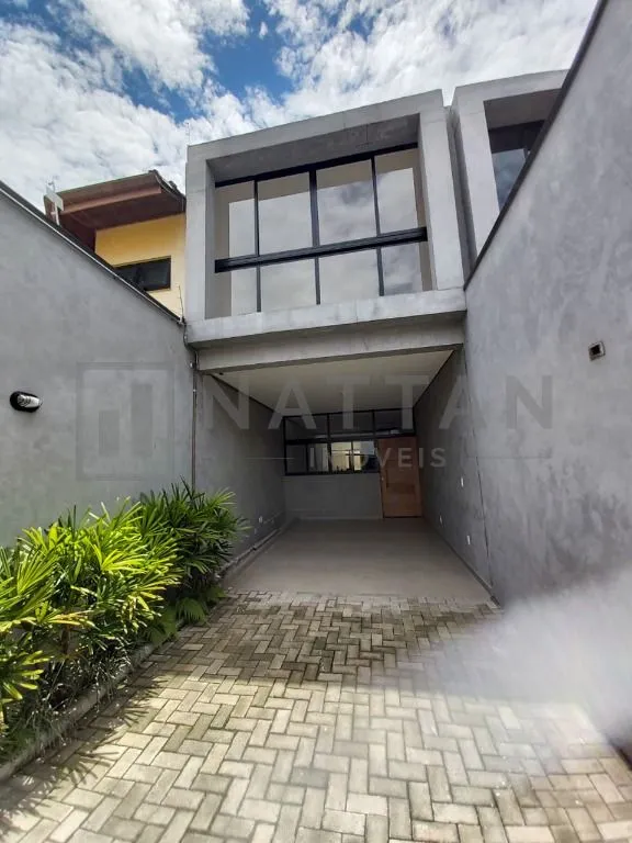 Imagem Imóvel para locação com 3 suítes, 130 m², quintal e acabamento de alto padrão