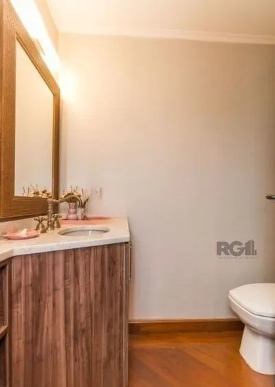 Imagem Casa sobrado no Cristal de 3 dormitórios e 3 vagas