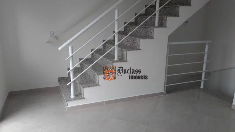 Imagem Sobrado com 3 dormitórios à venda, 92 m² por R$ 370.000,00 - Catiapoã - São Vicente/SP
