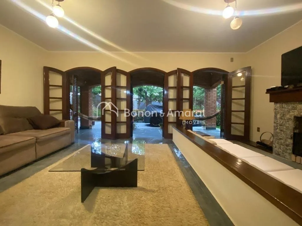 Imagem Casa com 4 Quartos e 6 banheiros à Venda, 360 m² por R$ 1.100.000
