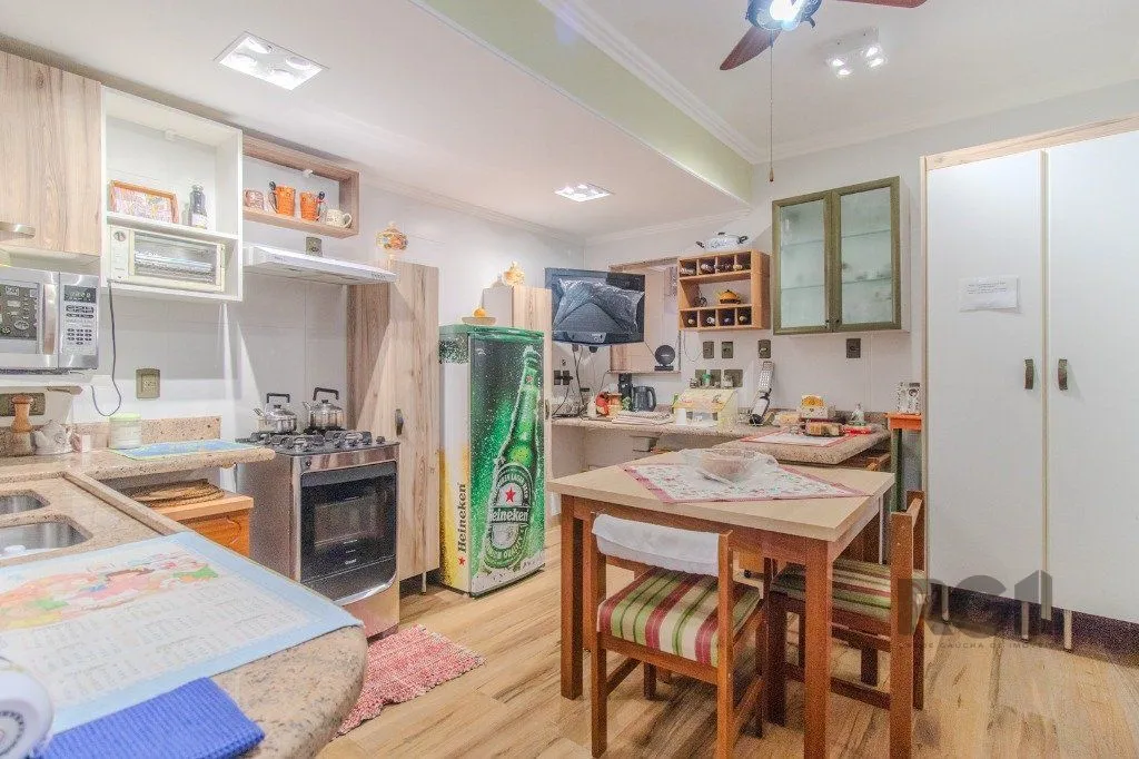 Imagem Linda casa de 04 dormitórios com vista livre no Bairro Teresópolis