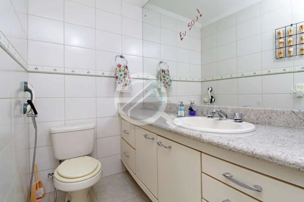 Imagem Localizado no coração do charmoso bairro Moinhos de Vento, este apartamento de 100m² oferece o eq...