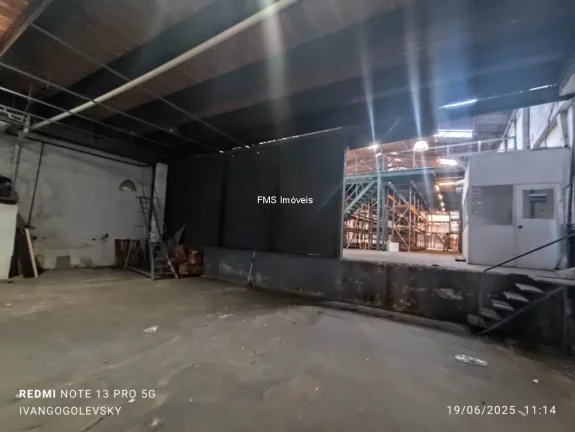 Imagem Galpão Comercial para Locação na Barra Funda, São Paulo-SP: 2 banheiros, 3 vagas de garagem, 600m² de Área