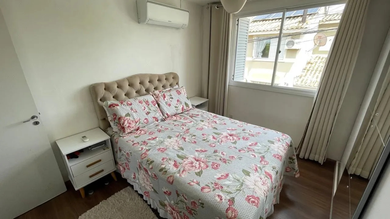 Imagem Casa com 3 dormitórios no bairro Humaitá