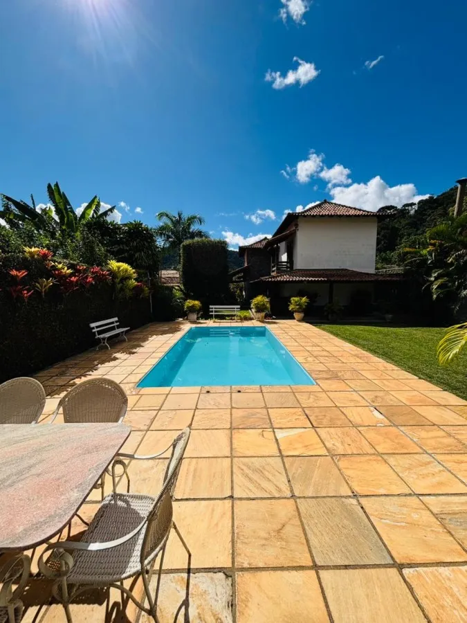 Foto do imóvel Casa para Locação em Petrópolis / RJ em Rua São Paulo Nogueira