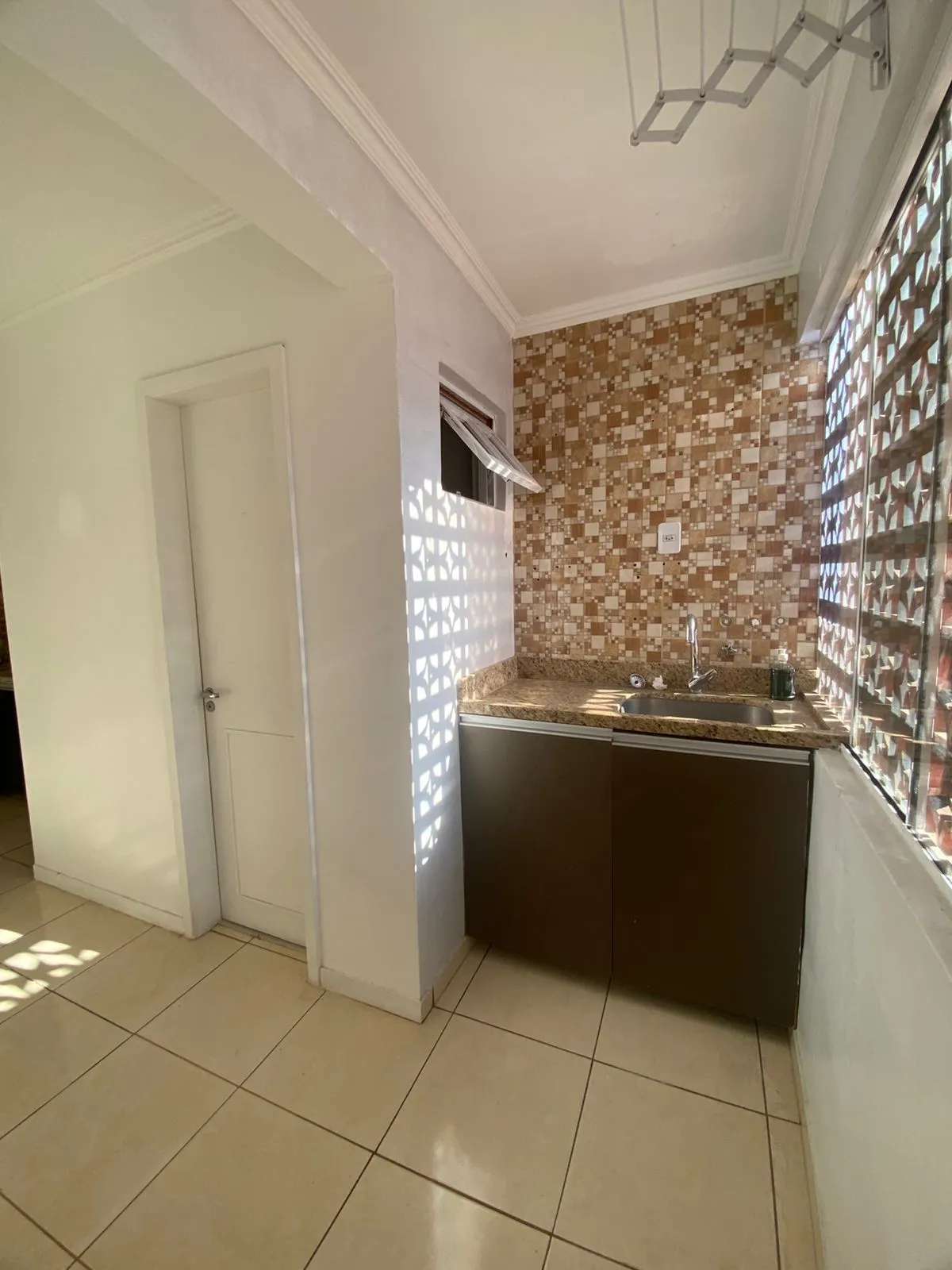 Imagem Apartamento 2 Dormitórios com Garagem Coberta à Venda no Bairro Teresópolis - Amplo, Arejado e de Frente, 67m2