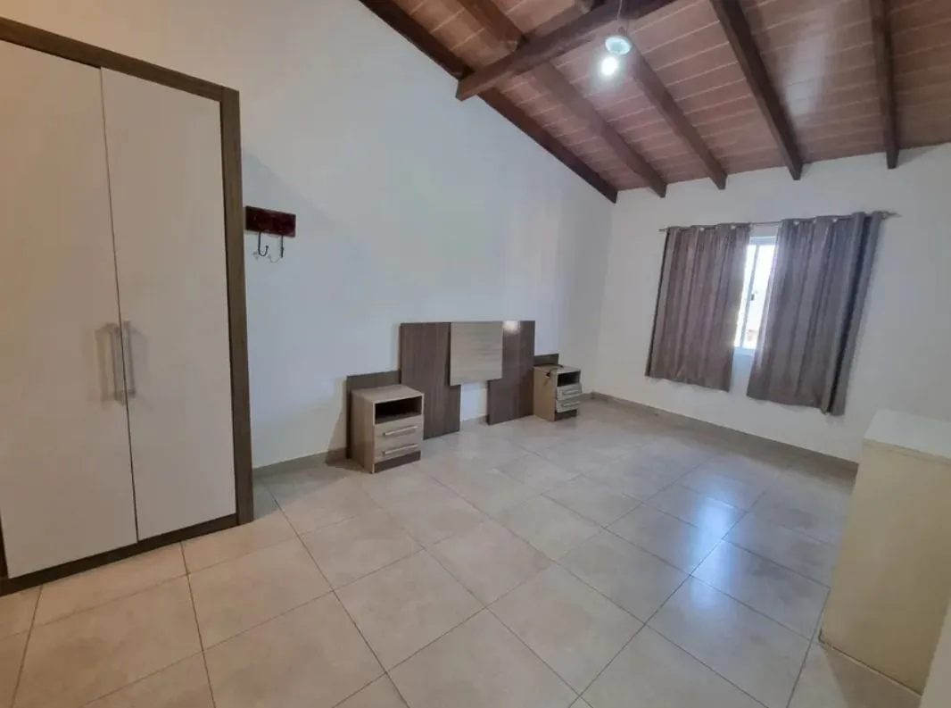 Imagem Casa sobrado no bairro Cristal de 3 domitórios e 3 vagas