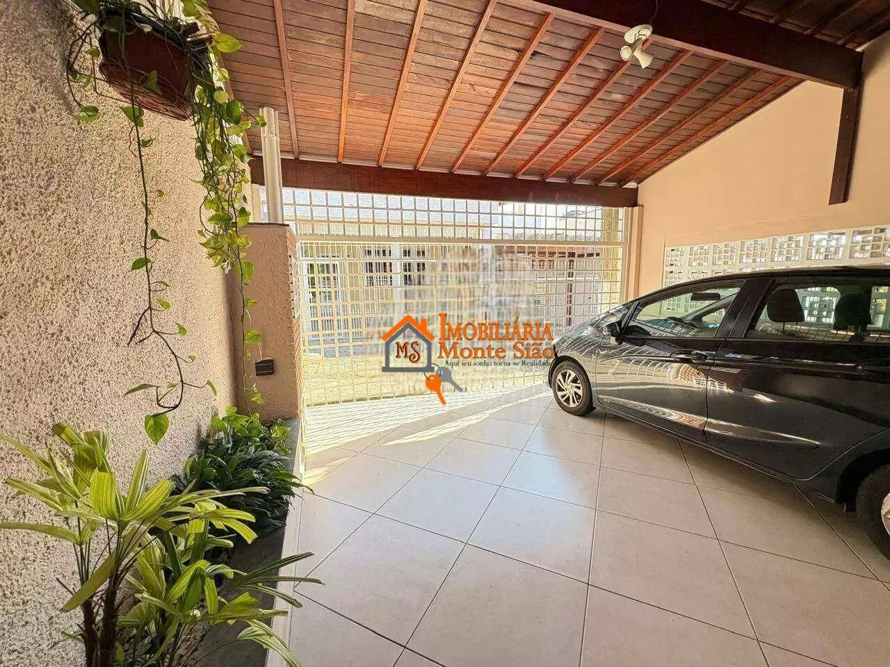 Foto do imóvel Casa com 2 dormitórios à venda por R$ 629.000,00 - Vila Galvão - Guarulhos/SP
