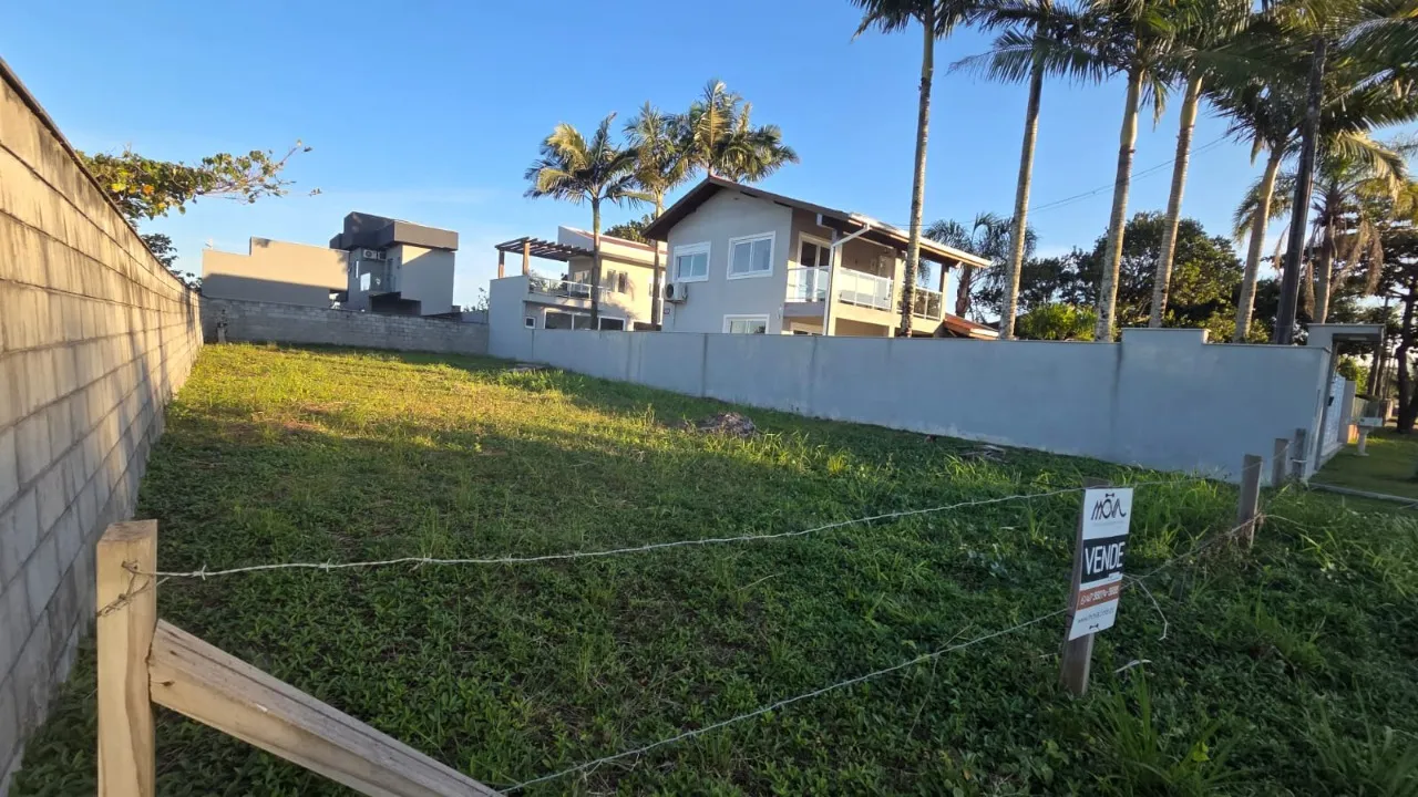 Imagem Terreno limpo e murado, com 384 m² e face norte, localizado em uma região consolidada e valorizada...