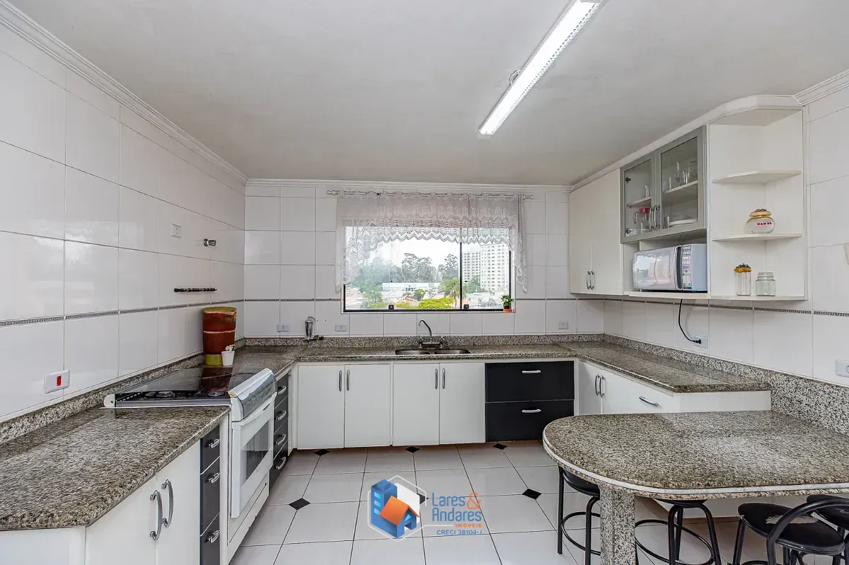 Imagem Sobrado para venda em Jardim Umuarama com 3 quartos, sendo 1 suíte, 396m²
