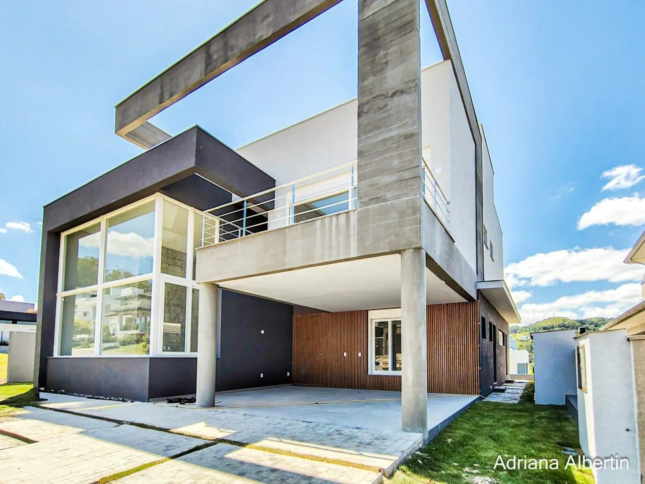Imagem Casa em Alphaville com 3 suítes e pátio amplo