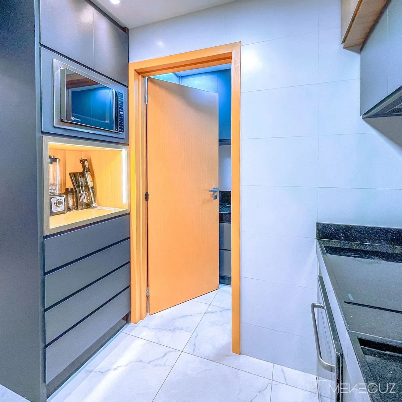Imagem Apartamento 3 Quartos a venda de para Frente Mar da Praia do Morro finamente mobiliado e decorado
