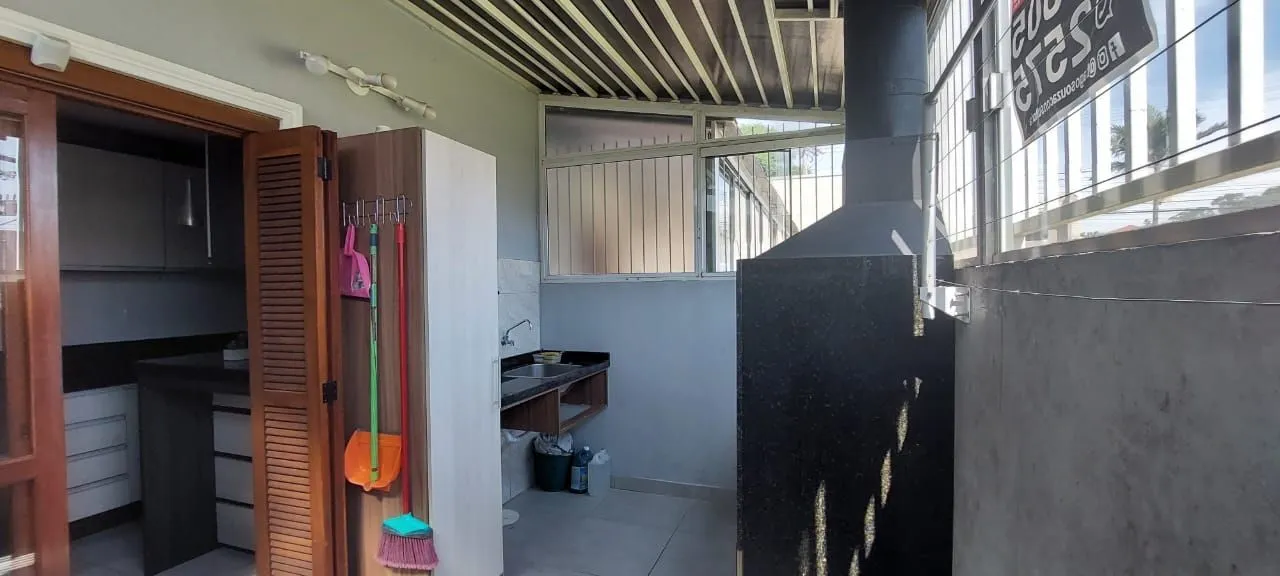 Imagem Boletto Imóveis vende casa em Canoas , 2 dormitórios, 1 banheiro, 1 lavabo, garagem para 2 carros, com móveis fixos em MDF, em fino acabamento.