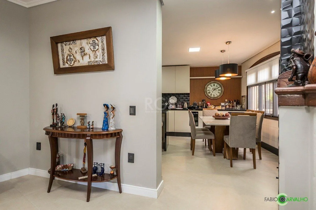 Imagem Sobrado para Venda - 335m², 4 dormitórios, sendo 2 suites, 3 vagas - Petrópolis
