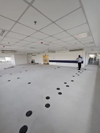 Imagem Andar Comercial com 6 vagas de garagem na Vila Congonhas, SP - 241,11 m² de área!
