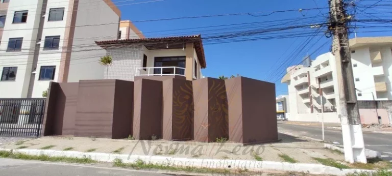 Imagem Casa Duplex em via Pública à venda na Coroa do Meio, próximo à Orla em Aracaju, Sergipe/SE.