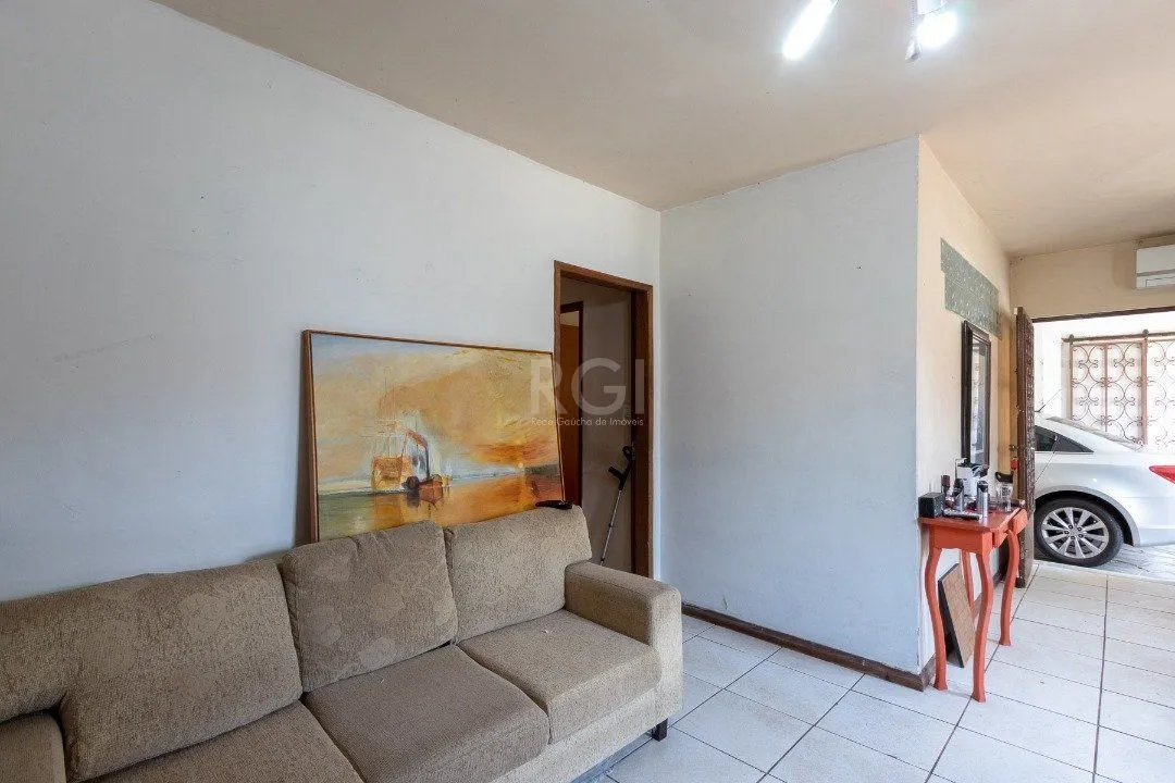 Imagem Casa para Venda - 149.99m², 6 dormitórios, sendo 2 suites, Nonoai