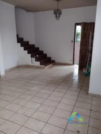Foto do imóvel Sobrado com 200 metros construídos, 2 dormitórios, 4 vagas quintal excelente localização e valor !