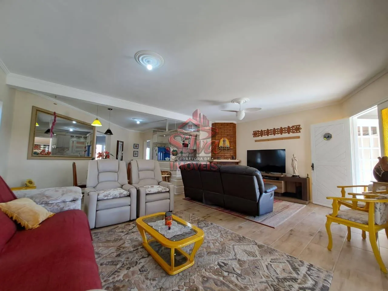 Imagem Casa com Piscina e 750m² de Terreno no Centro de Imbé