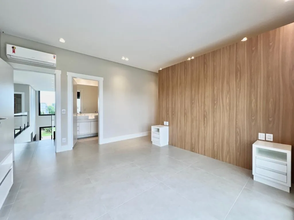 Imagem Casa em Condominio 5 Dormitórios - Bairro --