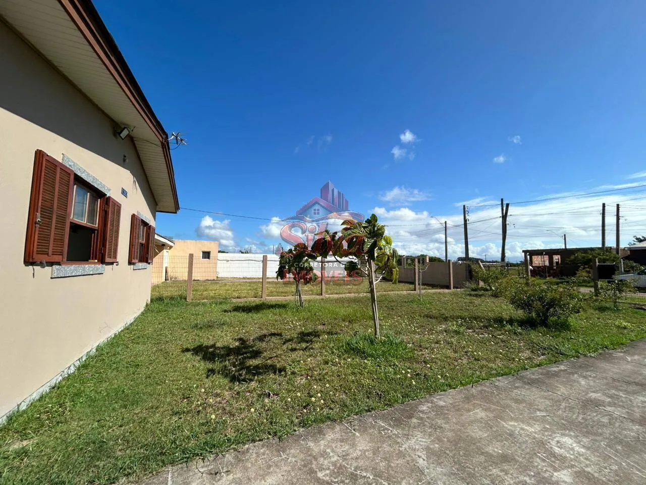 Imagem Casa 2 dormitórios com pátio cercado em Marisul