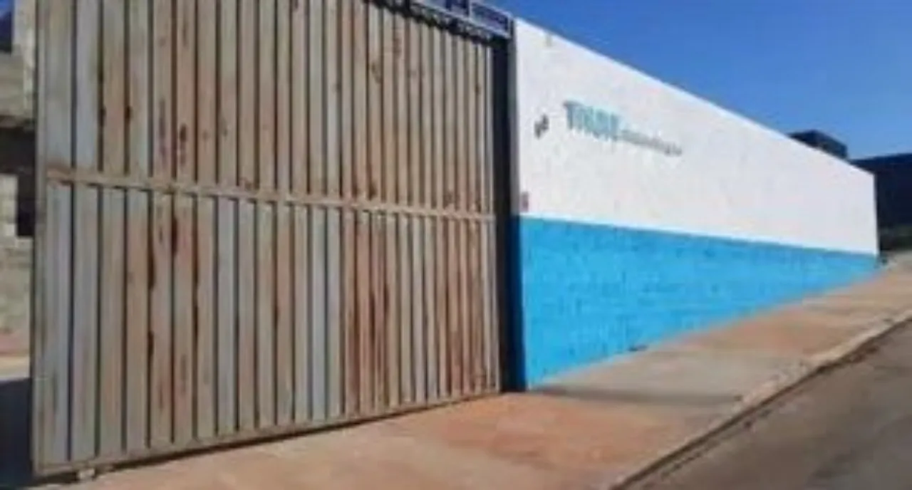Imagem Galpão Comercial de Alto Padrão no Bairro Eden em Sorocaba-SP: 5 Salas, 4 Banheiros, 5 Vagas e 1.250m² de Área. Venha Conferir!