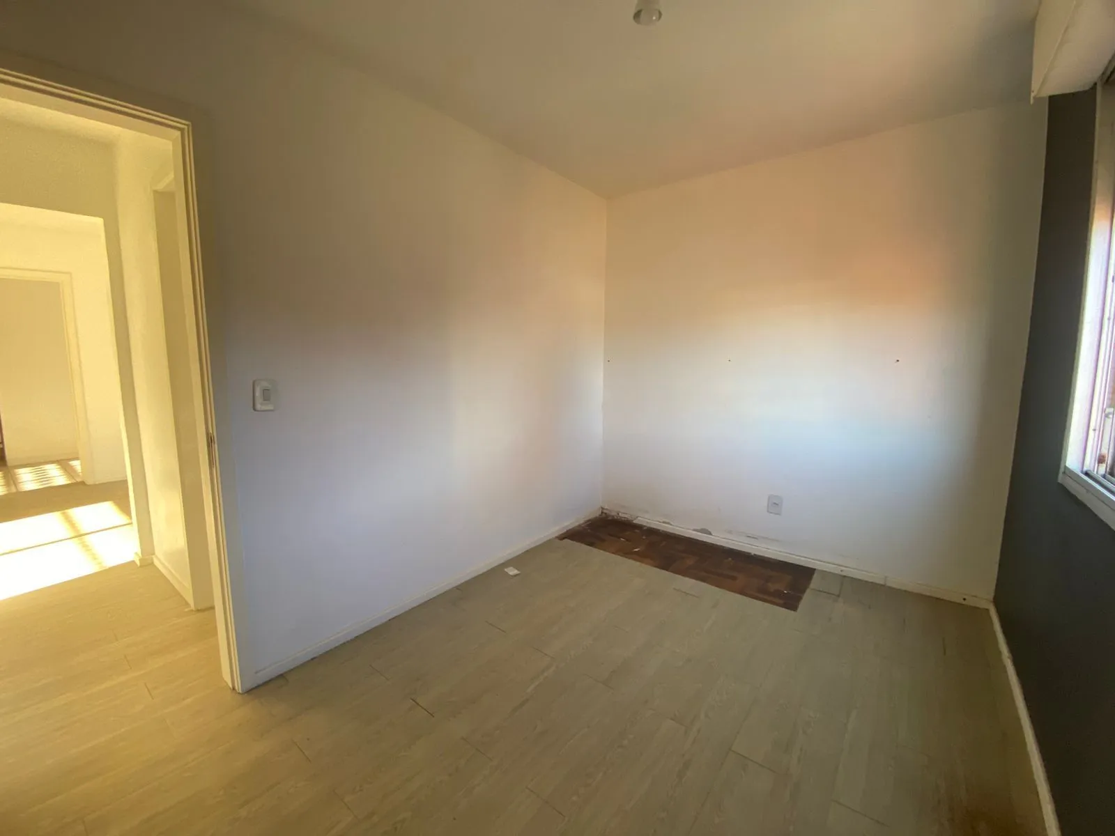 Imagem Apartamento 2 Dormitórios com Garagem Coberta à Venda no Bairro Teresópolis - Amplo, Arejado e de Frente, 67m2