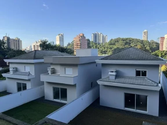 Imagem Residência de alto Padrão à venda em Joinville, bairro Glória