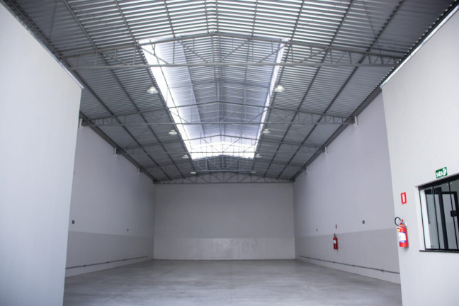 Galpão à Venda, 325 m² em Somenzari - Marília