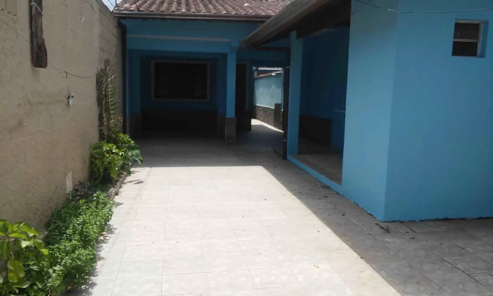 Foto do imóvel Casa meio lote - otima localização - Marafunda