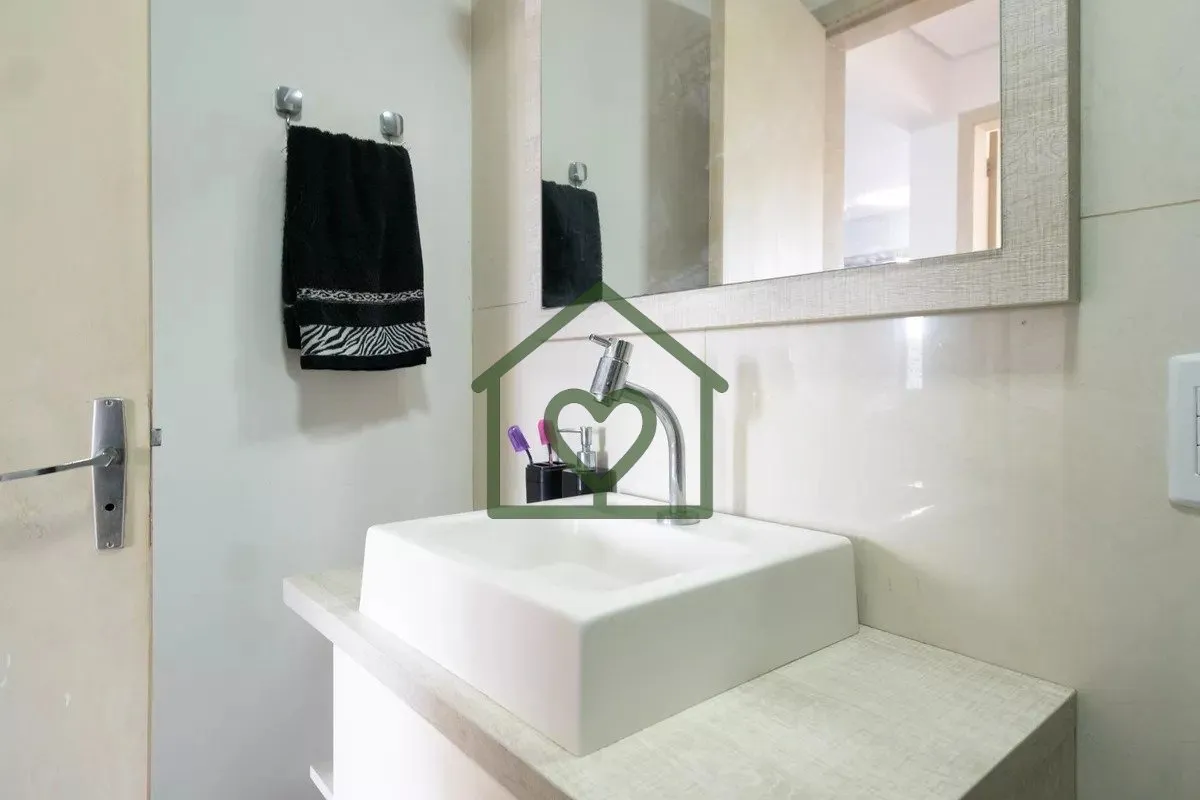 Imagem Apartamento mobiliado de 1 dormitório à venda no Bairro Glória, em Porto Alegre.
Imóvel recentem...