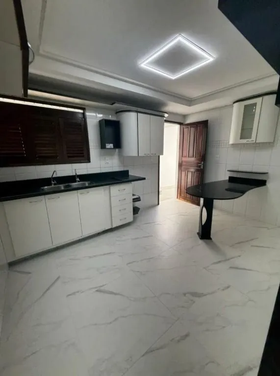 Imagem Casa com Piscina à Venda nos Bancários - Conforto e Lazer para sua Família