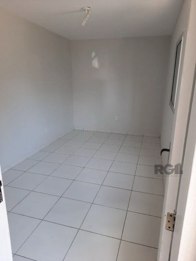 Imagem Oportunidade Imperdível: Prédio com 4 Apartamentos, Pátio e 2 Vagas de Garagem