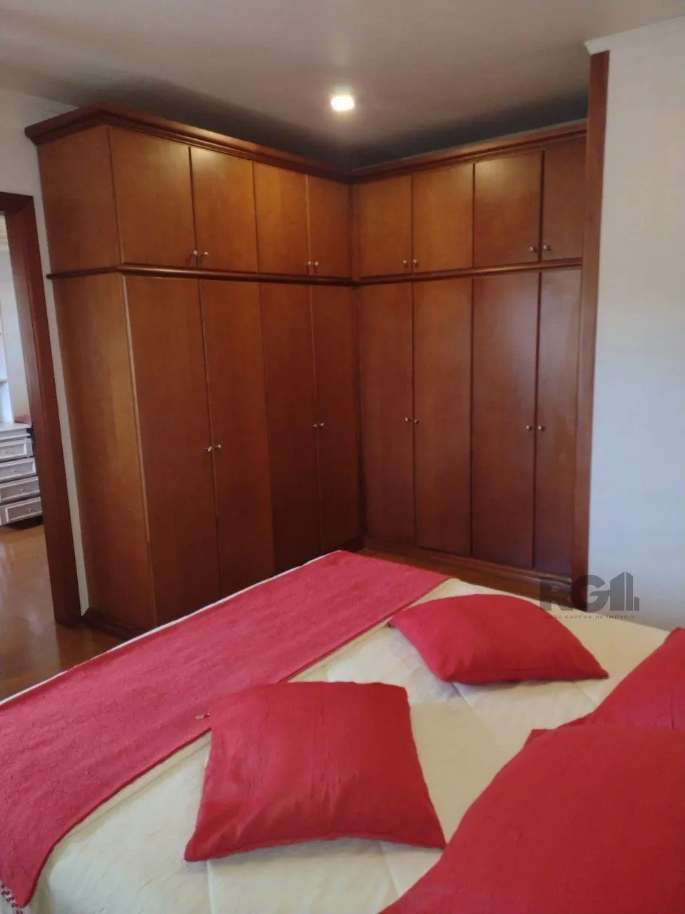 Imagem Casa semi mobiliada, 4 dormitórios, 5 vagas Bairro Vila Cachoeirinha